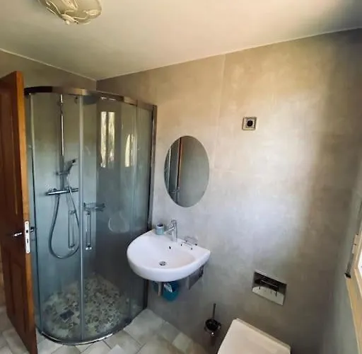Tizzano, Vue Avec Piscine Дом отдыха