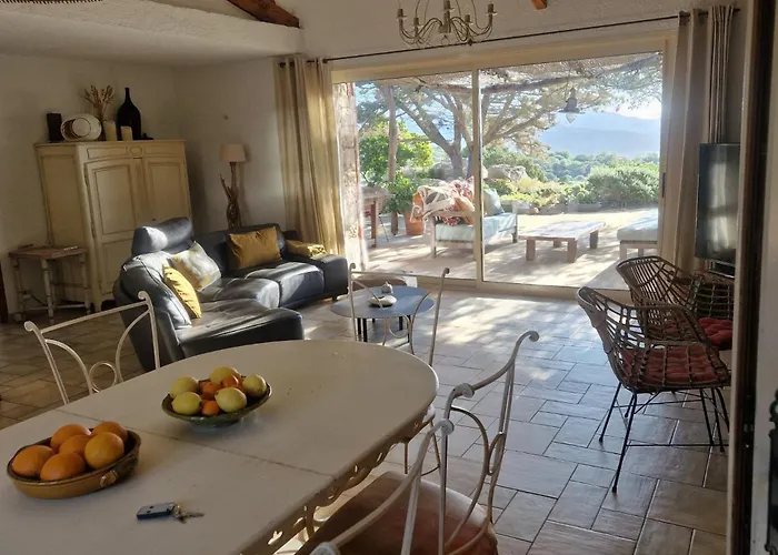 Tizzano, Vue Avec Piscine *